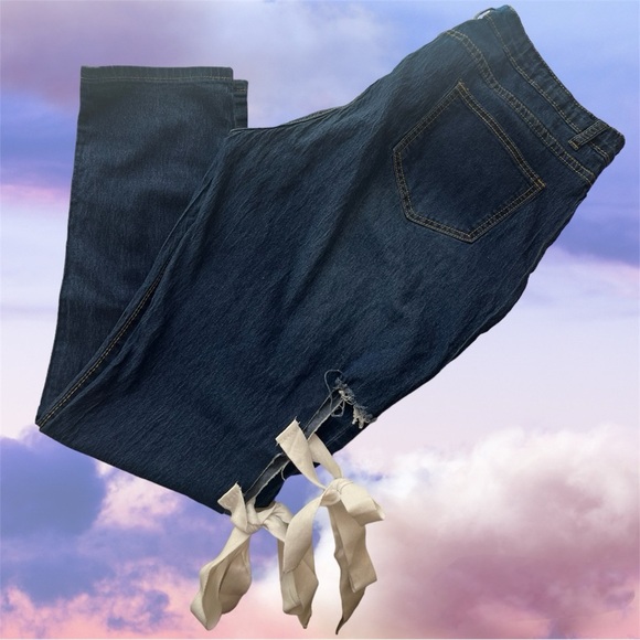 💜 Bows in a Row Skinny Denim Jeans 💜 - Picture 3 of 8